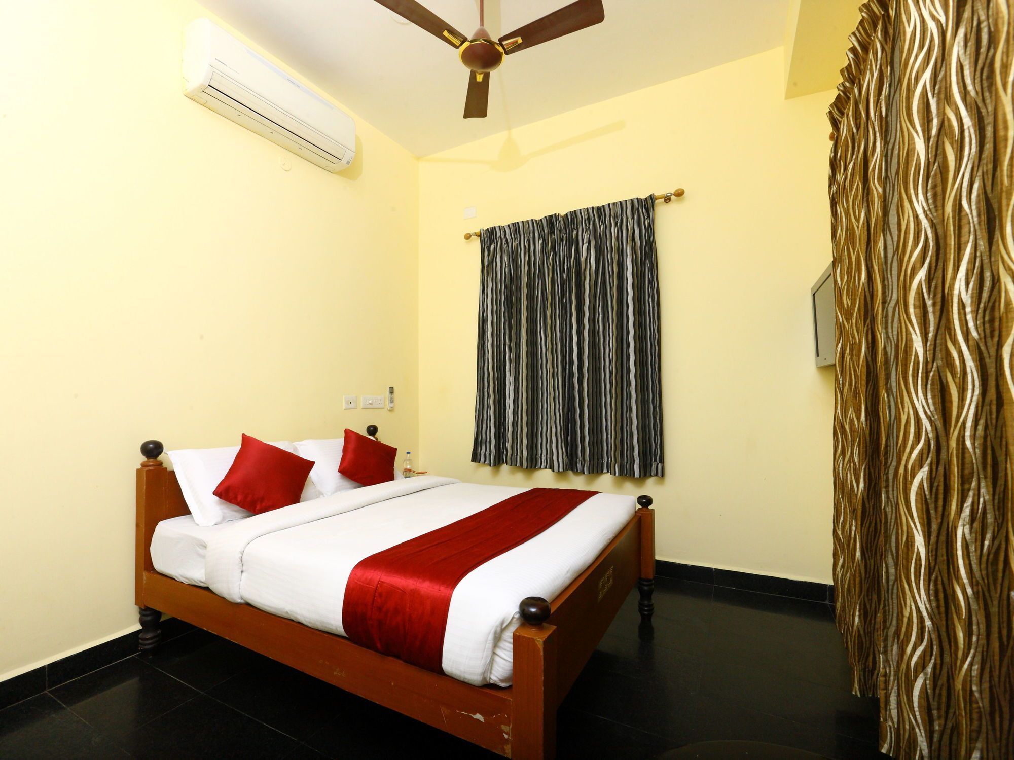 Oyo 10630 Hotel Nano Turf Madurai Exterior foto